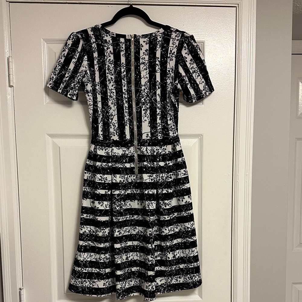 LuLaRoe Black & White Midi Dress – Short Sleeve, Stylish & Versatile - Picture 5 of 6